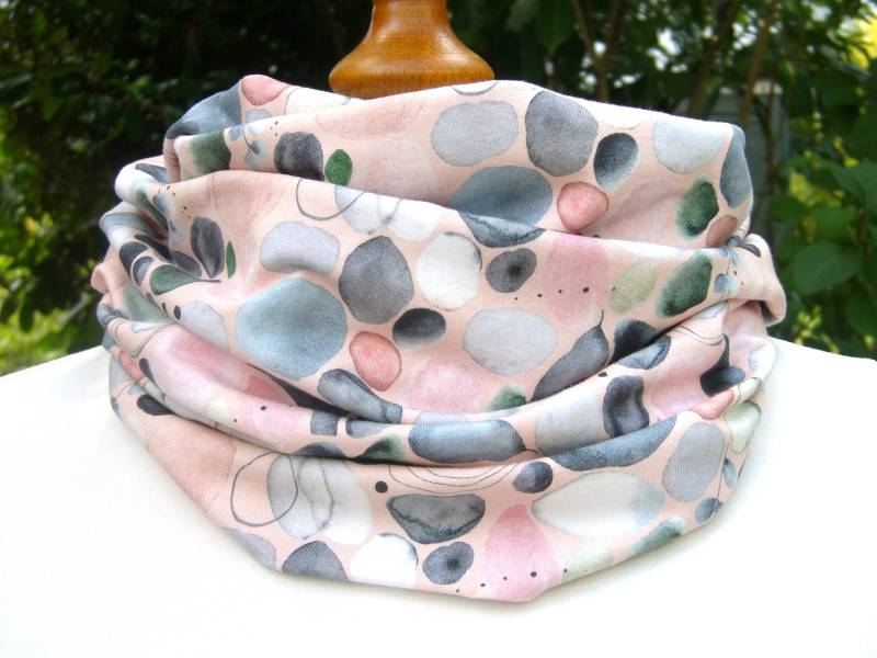 Steine Und Blätter Jersey Oekotex Rosa Grau Blau Lila Stenzo Loop Schal Loopschal Wendeloop, Doppellagig Pfirsich, Kiesel, Hellgrau von SissiundFroschkoenig