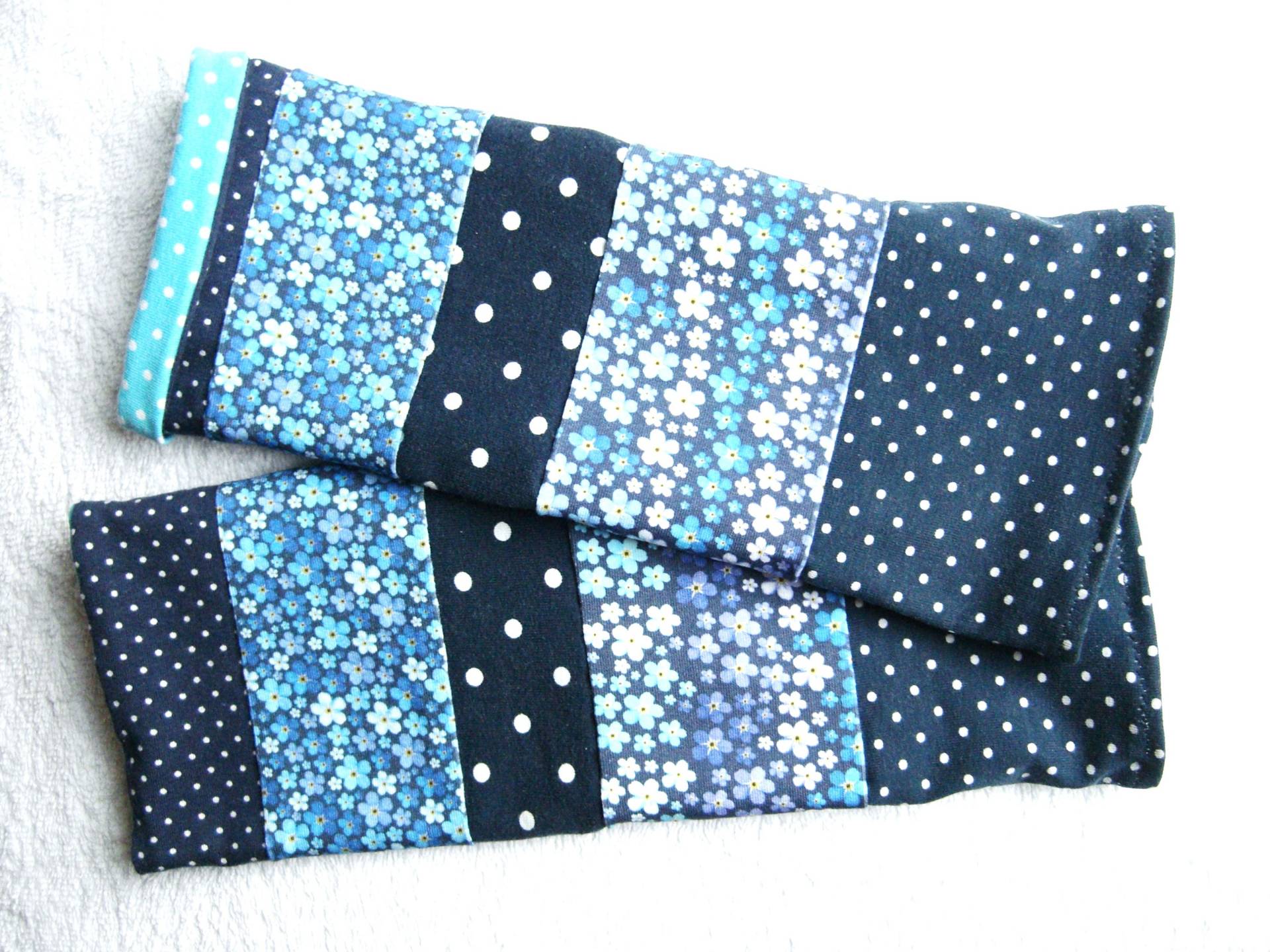 Vergissmeinnicht Armstulpen, Bio-Jersey, Oekotex, Pulswärmer, Forget Me Not, Veilchen, Blau, Weiß, Punkte, Dots, Tupfen von SissiundFroschkoenig