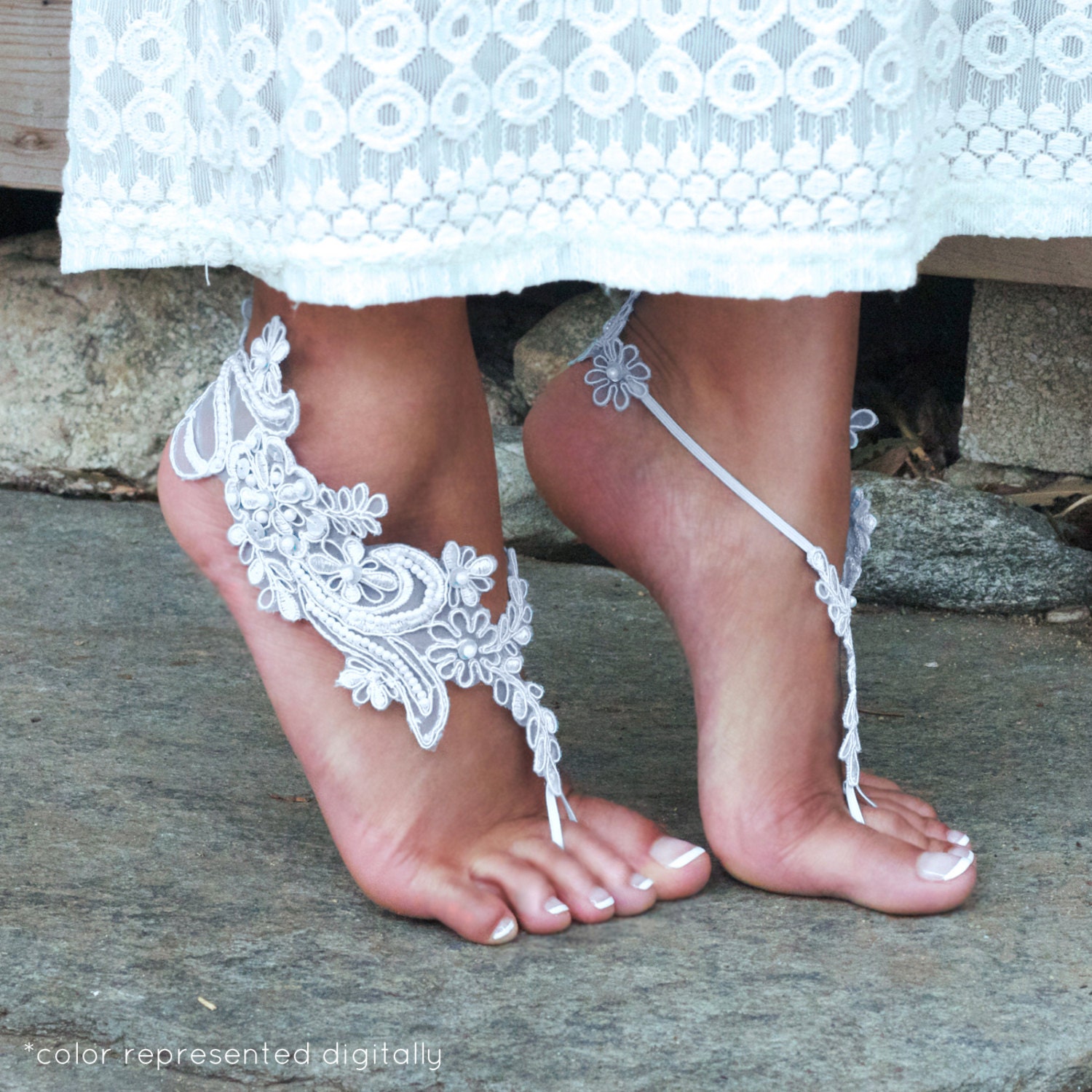 White Hochzeit Barfuß Sandalen Lisa Spitze Kunstperlen Pailletten Traiditional Braut Brautjungfern Blumenmädchen Brautparty Strandkreuzfahrt Sandtanz White Hochzeit Barfuß Sandalen Lisa Spitze Kunstperlen Pailletten Traiditional Braut Brautjungfern Blumenmädchen Brautparty Strandkreuzfahrt Sandtanz von SisterLaceLA