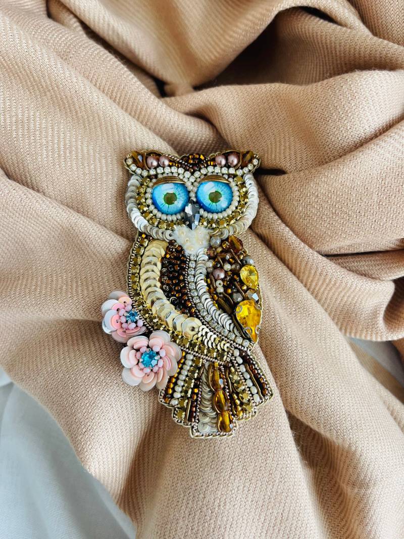 Gestickte Perlen-Eulen-Brosche, Perlenvogel, Danksagungsgeschenk, Weihnachtsgeschenk Gestickte Perlen-Eulen-Brosche, Perlenvogel, Danksagungsgeschenk, Weihnachtsgeschenk von SistersKnitters