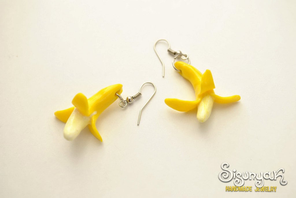 Bananen-Ohrringe Aus Polymer Clay Lustiger Obst-Schmuck Bananen-Ohrringe Aus Polymer Clay Lustiger Obst-Schmuck von Sisunyak