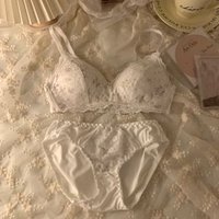 Sisyphi - Drahtloser BH/Slip/Set mit Blumendruck Sisyphi - Drahtloser BH/Slip/Set mit Blumendruck von Sisyphi