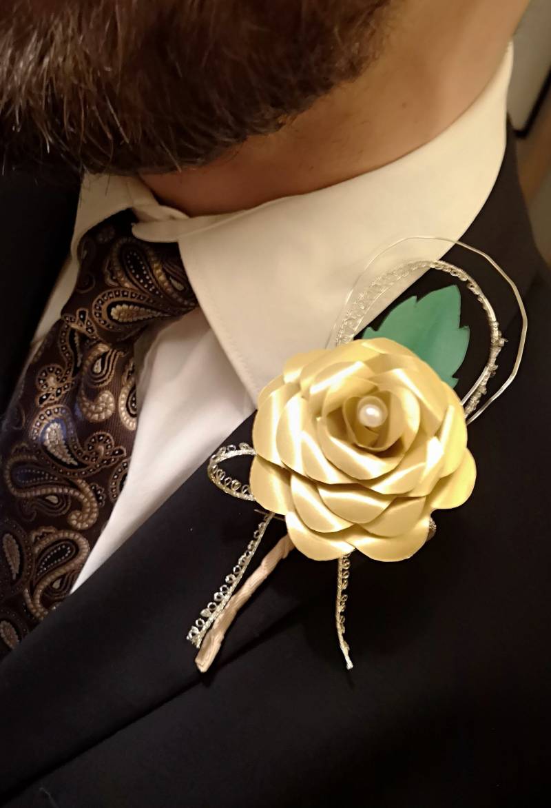 Handgemachte Rose Boutonniere Handgemachte Rose Boutonniere von SittingPretty25