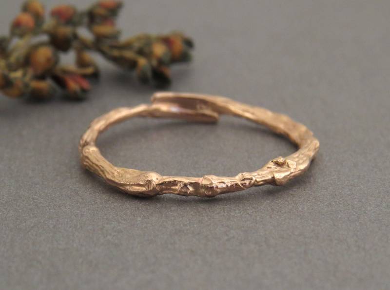 14K Rose Gold Ring, Ehering, Zweig Rustikale Holz Ring von SivanLotan