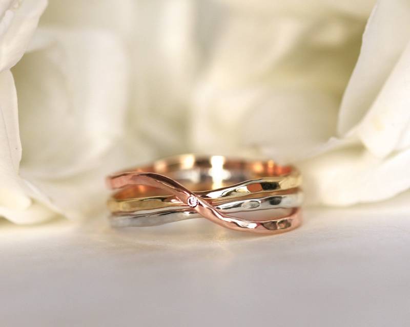 Unendlich Hochzeit Bandring , Einzigartige Gold Band 14K Tricolor Infinity Ring Ehering Drei Ton von SivanLotan