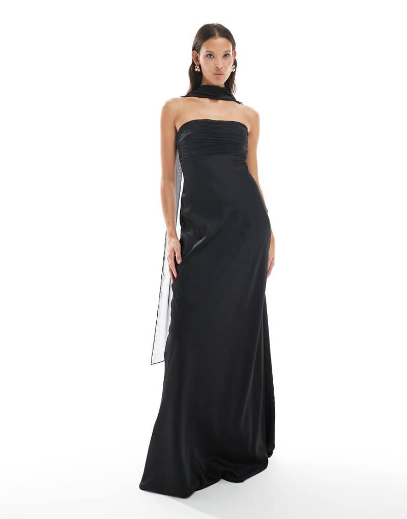 Six Stories - Bridesmaid - Maxikleid aus Chiffon-Satin in Schwarz mit Schaldetail am Hals von Six Stories