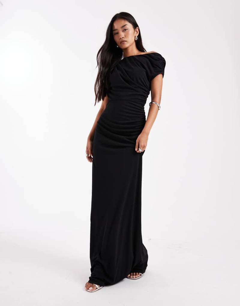 Six Stories - Bridesmaids - Brautjungfern-Maxikleid in Schwarz mit Raffung, asymmetrischem Schulterdetail und Stretchanteil Six Stories - Bridesmaids - Brautjungfern-Maxikleid in Schwarz mit Raffung, asymmetrischem Schulterdetail und Stretchanteil von Six Stories