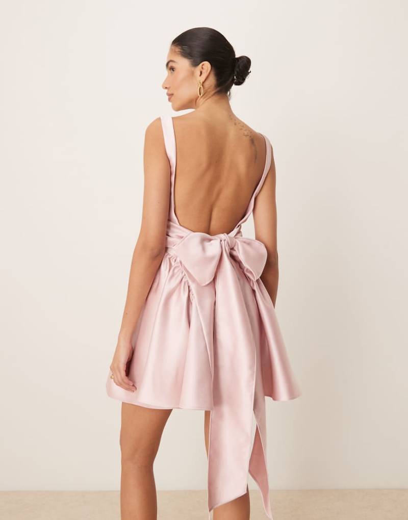 Six Stories - Minikleid in Puderrosa mit abfallendem Saum von Six Stories