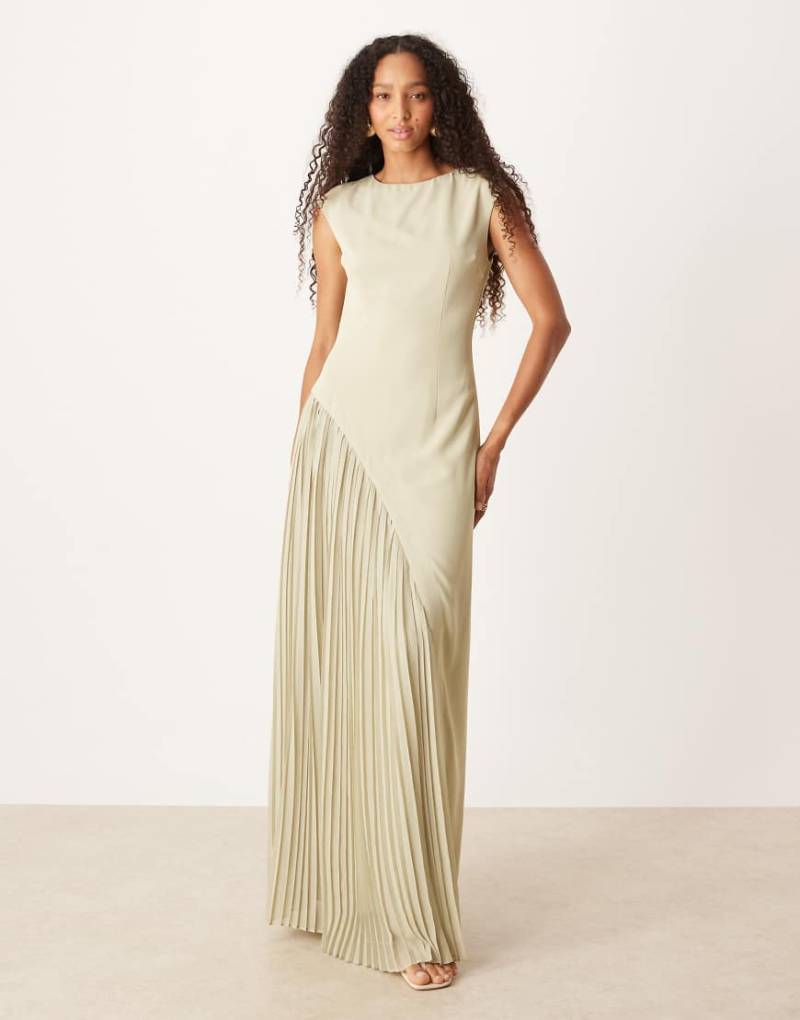 Six Stories - Plissiertes Maxikleid in Stein mit Kappärmeln-Brown von Six Stories