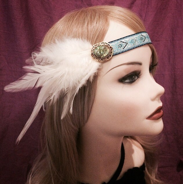 20Er Jahre Boho Flapper-Vintage-Stil Blau Irisierende Stirnband Elfenbein Gans Gush Feder Art Deco 1920Er Downton Abtei Gatsby Silber | 619 20Er Jahre Boho Flapper-Vintage-Stil Blau Irisierende Stirnband Elfenbein Gans Gush Feder Art Deco 1920Er Downton Abtei Gatsby Silber | 619 von SixFeathersStudio