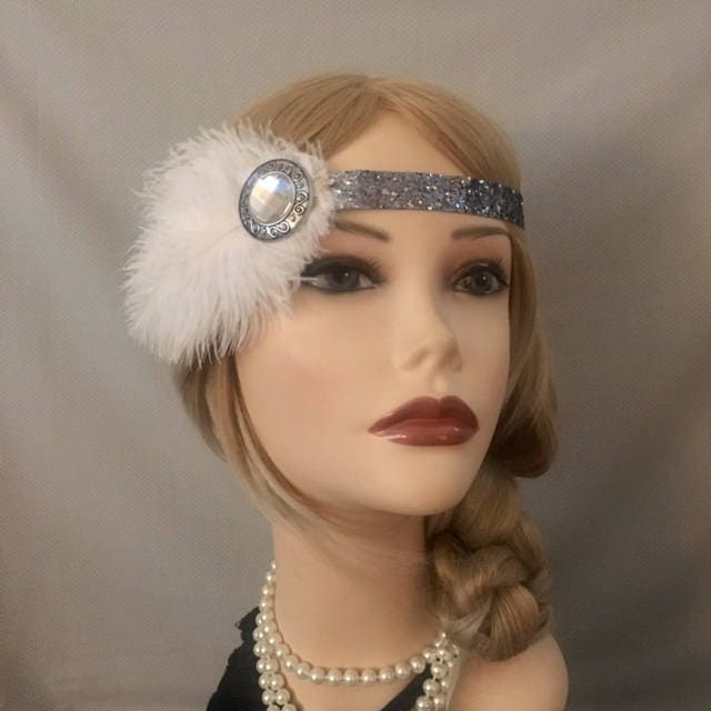 20Er Jahre Flapper Stirnband Weiß Silber Strass Glitzer Schiefer Blau Grau Art Deco Gatsby Feder Strauß Kopfstück Der 1920Er Kopfschmuck | 622 20Er Jahre Flapper Stirnband Weiß Silber Strass Glitzer Schiefer Blau Grau Art Deco Gatsby Feder Strauß Kopfstück Der 1920Er Kopfschmuck | 622 von SixFeathersStudio