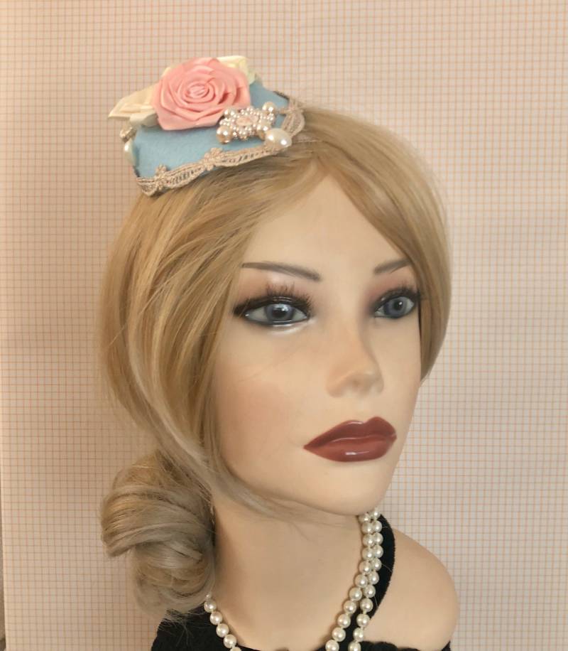 Tea Party Vintage Blau Rosa Elfenbeinperle Haar Fascinator Braut Hochzeit Clip Brosche Pin Up Stil Stück Kopf Haarteil | 948 Tea Party Vintage Blau Rosa Elfenbeinperle Haar Fascinator Braut Hochzeit Clip Brosche Pin Up Stil Stück Kopf Haarteil | 948 von SixFeathersStudio
