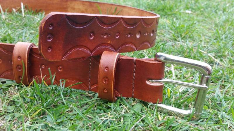 Gürtel - Hand Nachgerüstet, Genäht Und Gefärbt Gürtel - Hand Nachgerüstet, Genäht Und Gefärbt von SixMagpiesLeather
