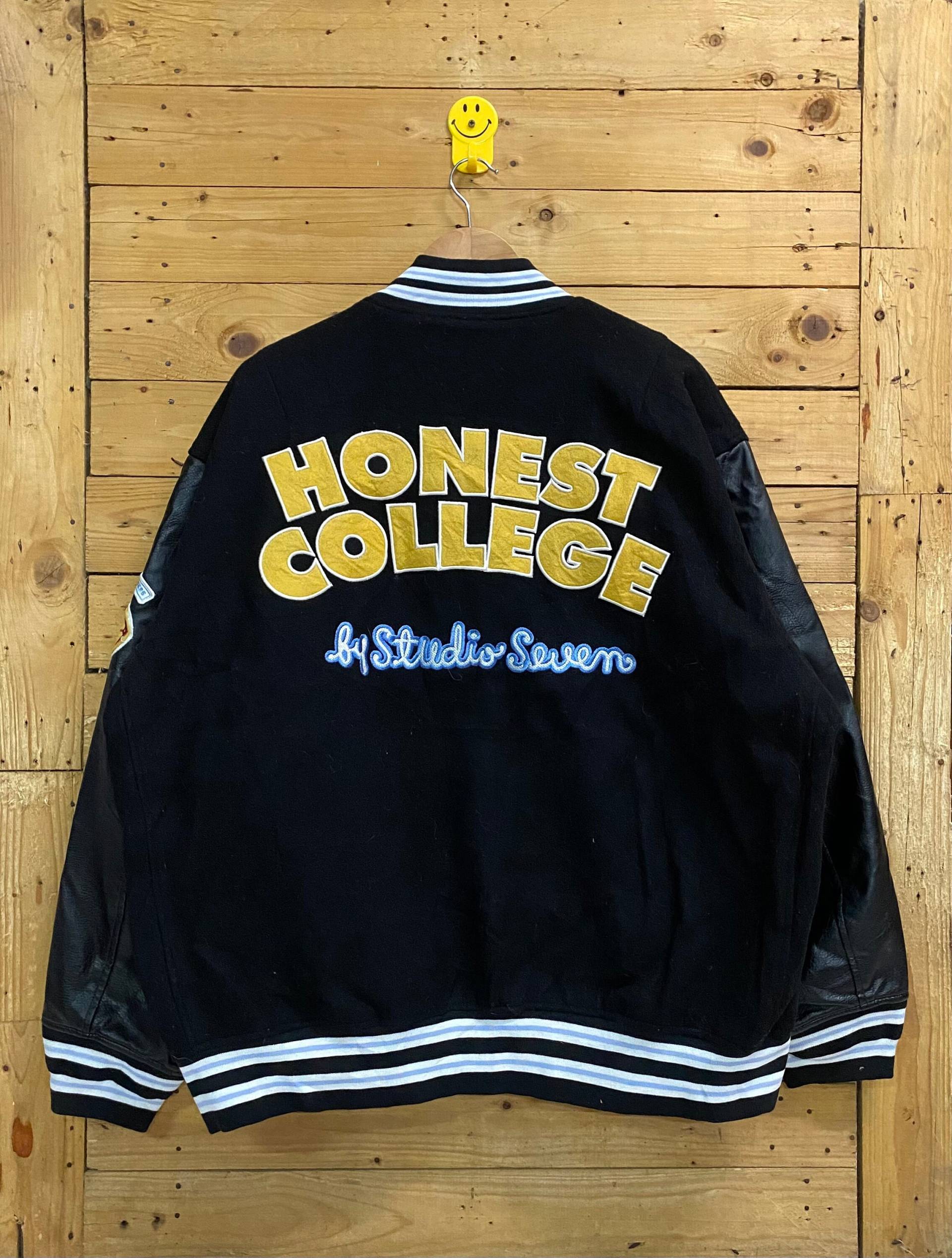 Vintage Y2K Honest College Stickerei Patch Varsity Letterman Jacke Größe 2xl von SixStonesStore