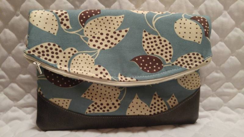 Flohmarkt Fancy Heidi Foldover Clutch von SixmunchkinStitching