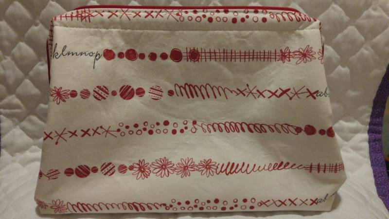 Rot Und Weiß Große Retreat-Tasche von SixmunchkinStitching