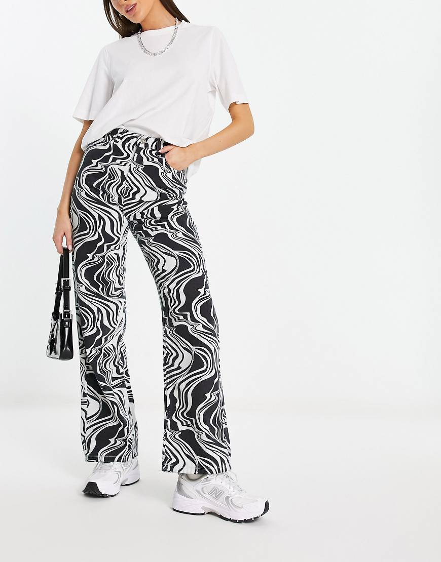 Sixth June - Gerade geschnittene Jeans in Schwarz mit Print von Sixth June