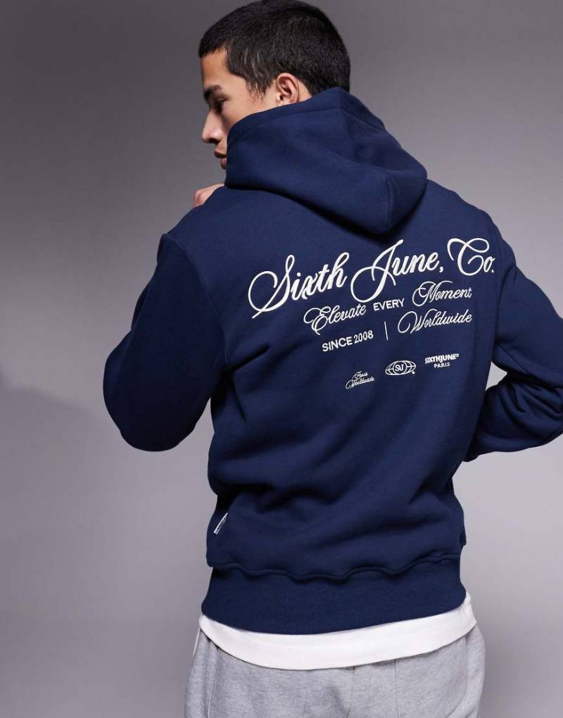 Sixth June - Kapuzenpullover in Navy mit Logoprint am Rücken-Marineblau von Sixth June
