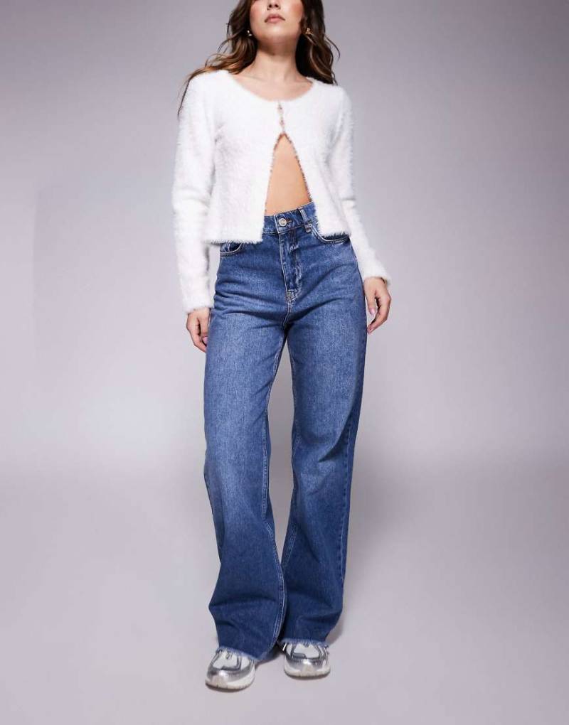 Sixth June - Locker geschnittene Jeans in Blau mit niedrigem Bund und ausgefranstem Saum von Sixth June