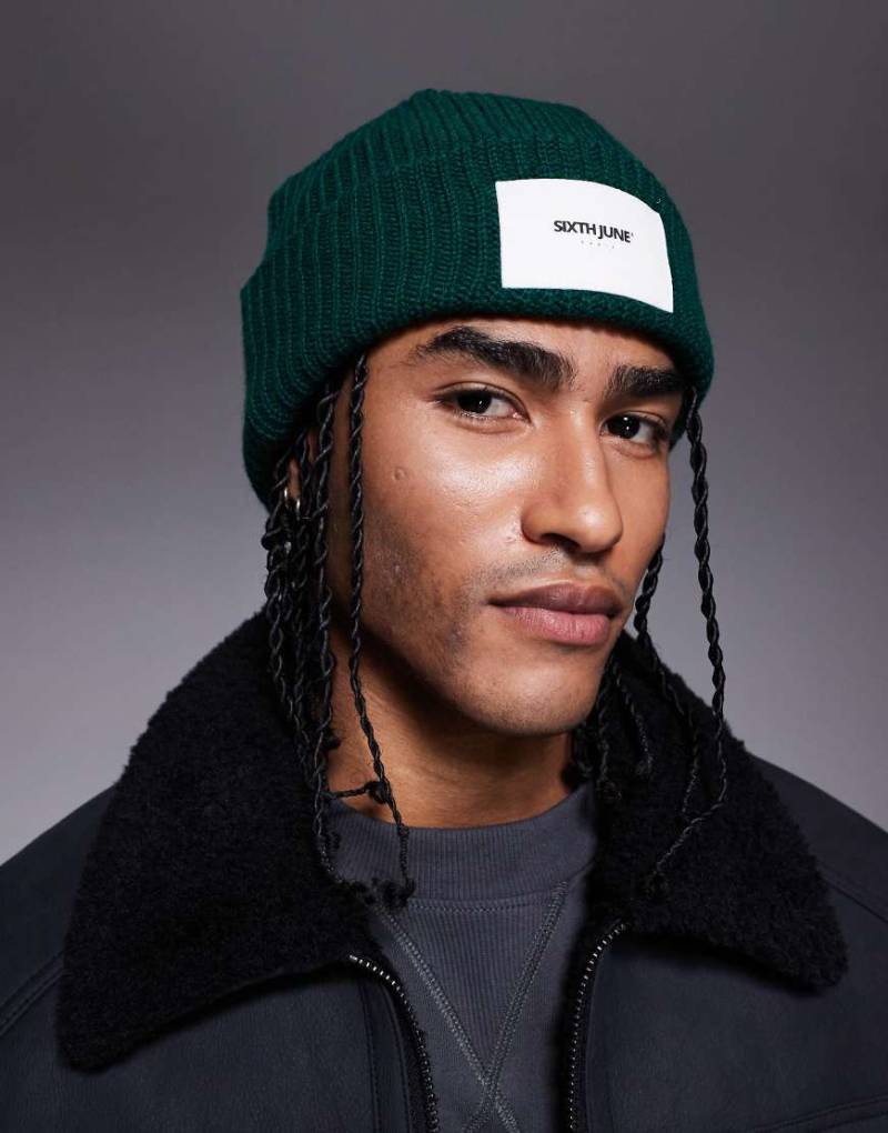 Sixth June - Strickmütze in Tannengrün mit Aufnäher von Sixth June