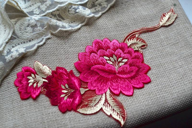 Gestickte Applikation, Pinker Flicken, Pinkfarbenes Applikation Gestickter Applikationsfleck, Blumenaufnäher, Junk Journaling, Scrapbooking, Nähen von SixthCraft