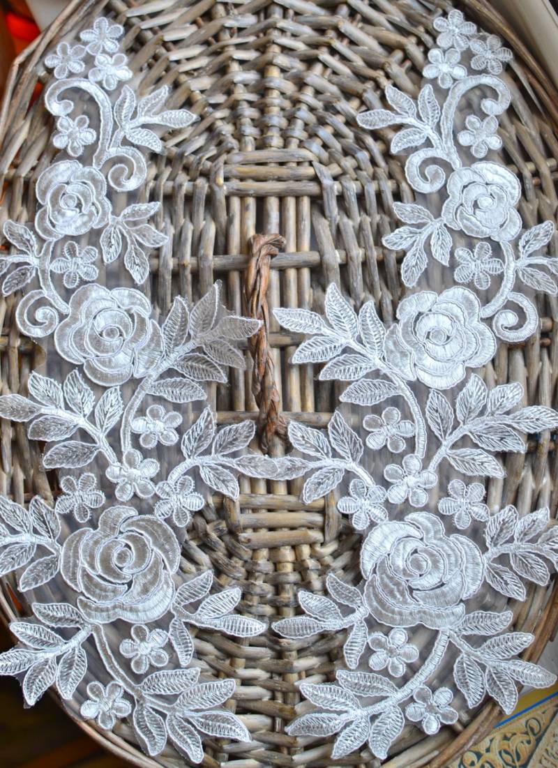 Off Weiße Spitze Applikation, Gestickter Kordel Aufnäher, Braut Spitze, Shabby Chic Halskragen, Junk Journal Versorgung, Weißer Applikationspatch von SixthCraft