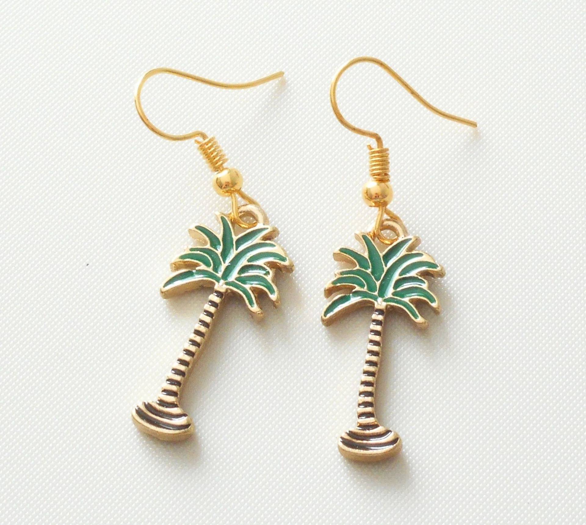 Handgemachte Minimalist Ohrringe, Gold Ton Emaille Palme Charm Urlaub Strand Ohrringe von Sjewelry4u