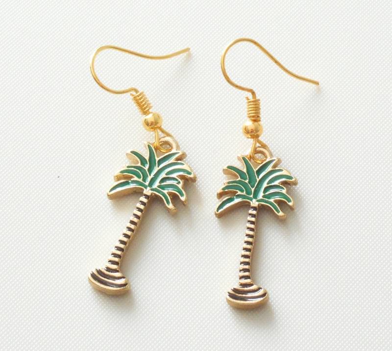 Handgemachte Minimalist Ohrringe, Gold Ton Emaille Palme Charm Urlaub Strand Ohrringe von Sjewelry4u