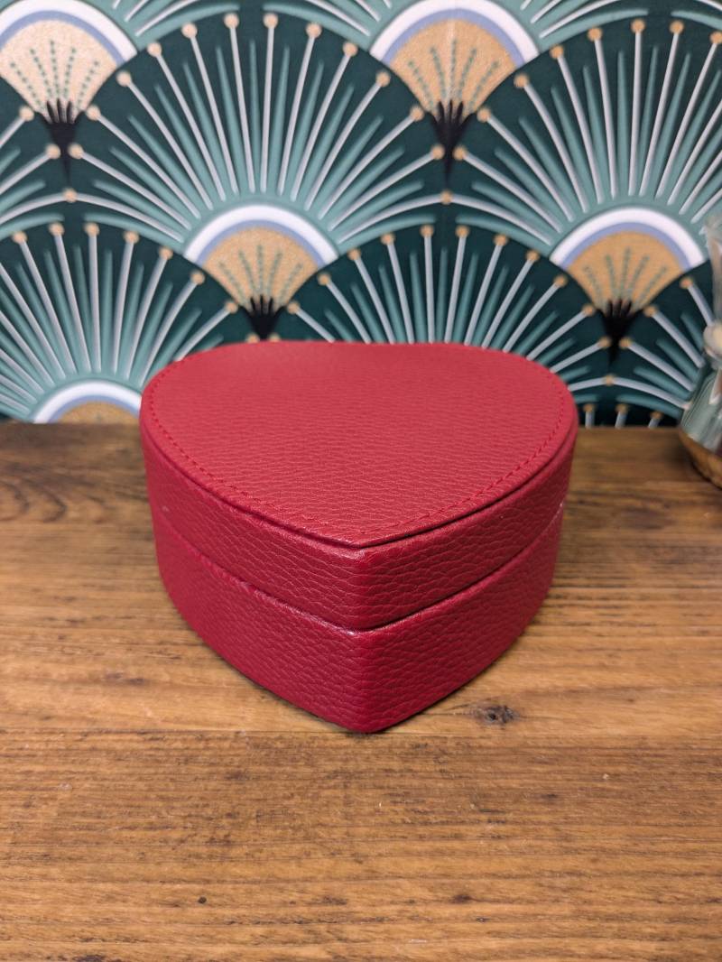 Schmuckdose Schmuckschatulle Geschenkbox Herz Vintage, Rot Schmuckdose Schmuckschatulle Geschenkbox Herz Vintage, Rot von SkadivonWinterfeld