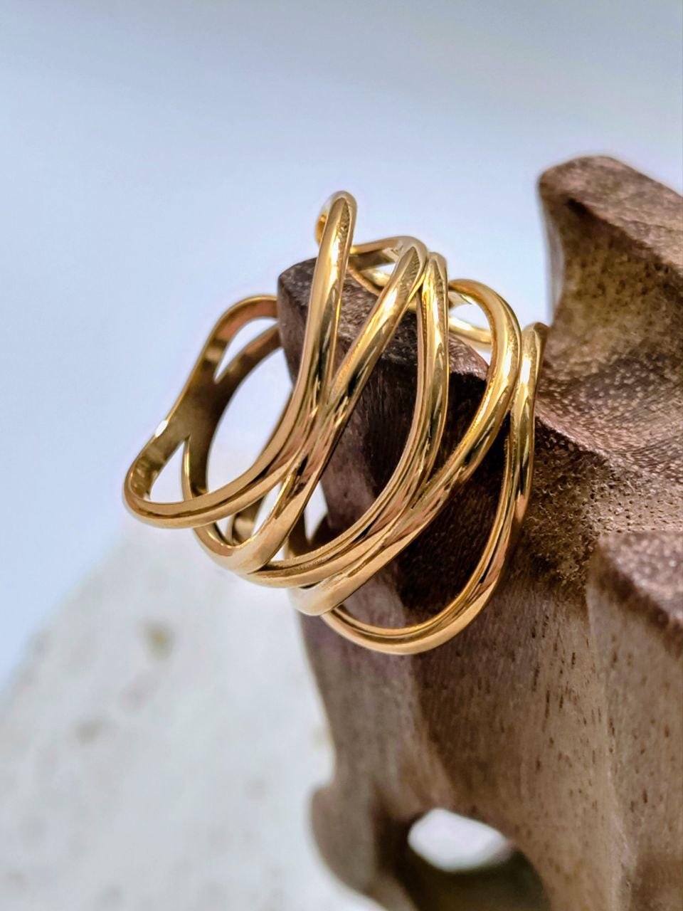 Ring Fünffach Gewellt - Minimalistisch Und Verstellbar | 18 Karat Vergoldeter Edelstahl Wasserfest Statementring Damen Filigran Modern Ring Fünffach Gewellt - Minimalistisch Und Verstellbar | 18 Karat Vergoldeter Edelstahl Wasserfest Statementring Damen Filigran Modern von SkariHamburg