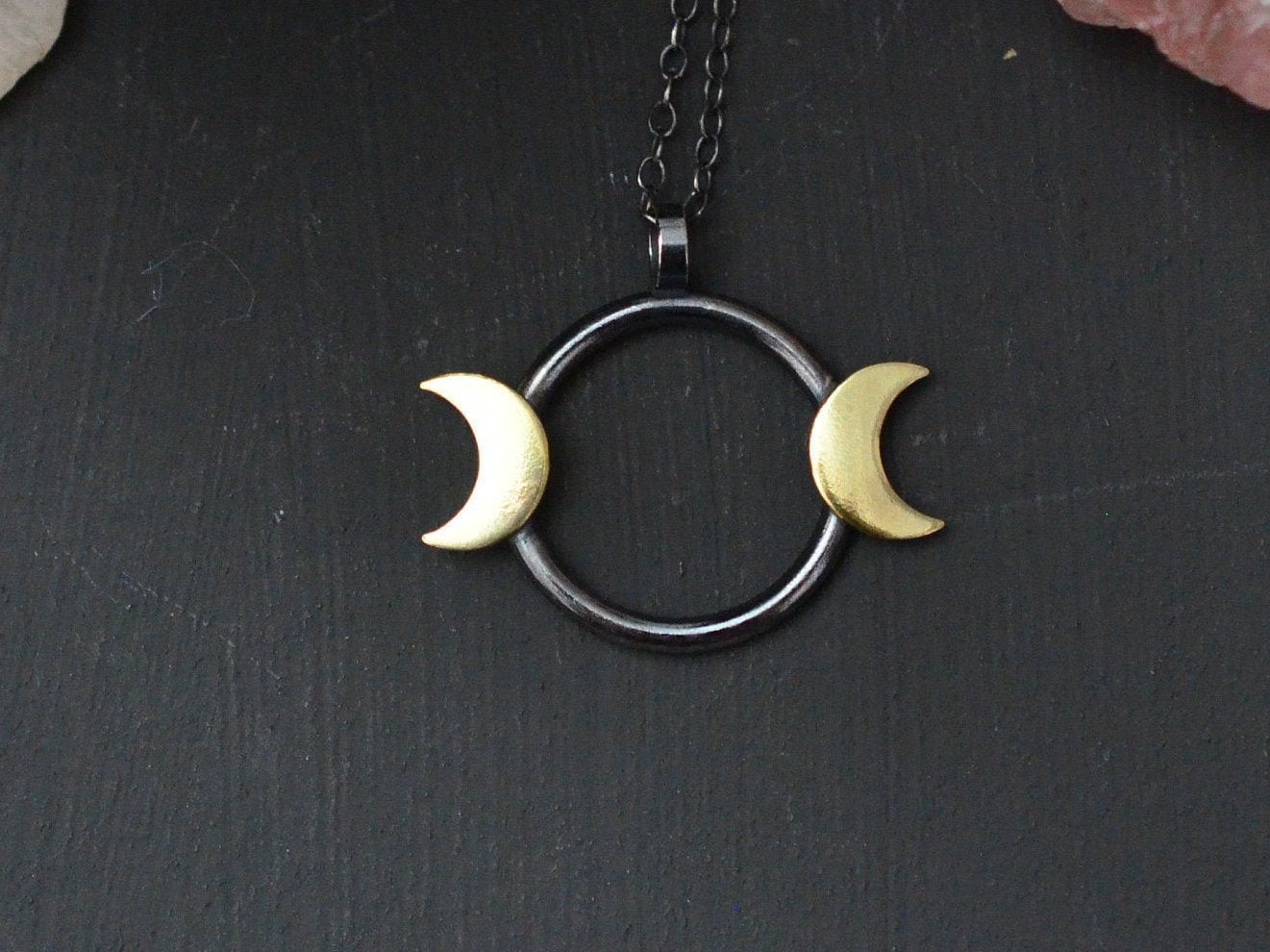 Halbmond Göttin Silber Halskette Halbmond Göttin Silber Halskette von SkariJewellery