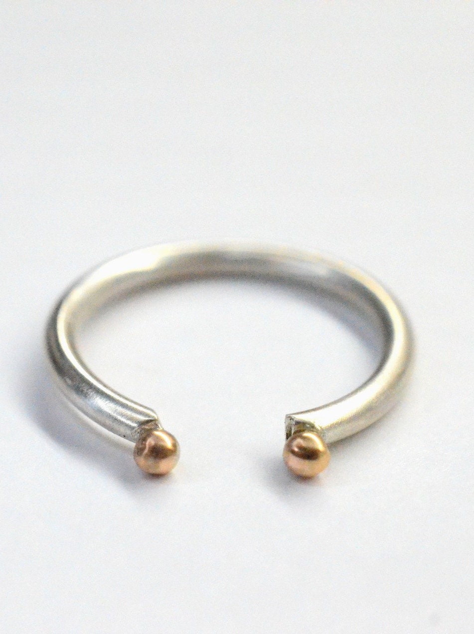 Silber Kügelchenring, Stapelring, Schmuck Aus Gemischten Metallen Silber Kügelchenring, Stapelring, Schmuck Aus Gemischten Metallen von SkariJewellery