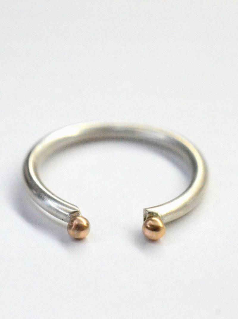 Silber Kügelchenring, Stapelring, Schmuck Aus Gemischten Metallen Silber Kügelchenring, Stapelring, Schmuck Aus Gemischten Metallen von SkariJewellery