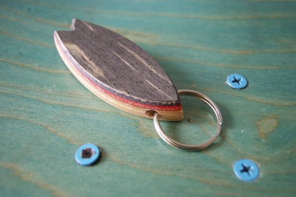 Skatan-llc Surfbrett Schlüsselanhänger, Surfboard Keychain, Surfbrett Schlüsselanhänger aus gebrauchten Skateboards von Skatan-llc