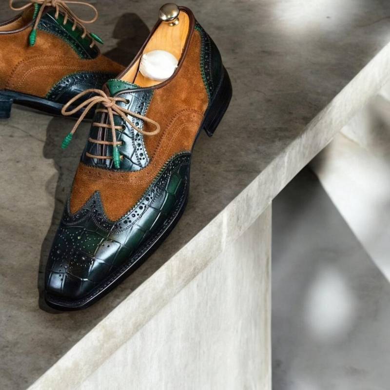 Kaufen Sie Neue Herrenmode-Schuh-Grün-Krokodil-Textur Mit Braunem Samt | Maßgefertigter Premium Leder Oxford Wingtip Style Schuh Schnürschuh von SkinCraftStoreArt