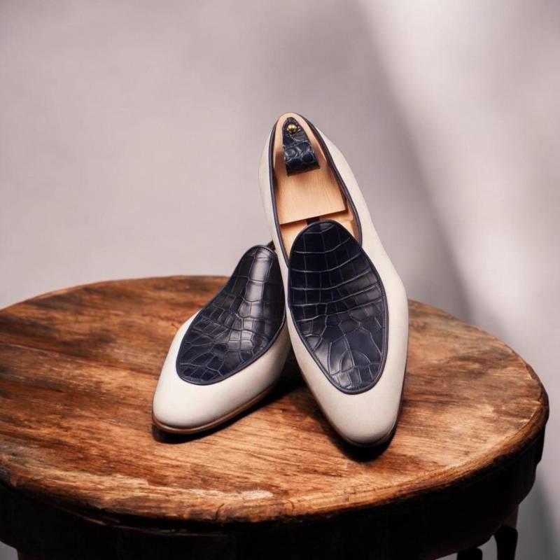 Maßgeschneiderte Leder Loafers Für Herren Tan & Schwarz Krokodil Textur Slip-Ons von SkinCraftStoreArt