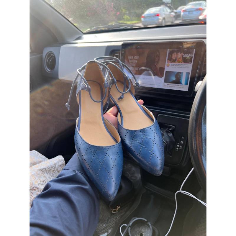 Handgefertigte Blaue Ledersandalen Gepunktete Textur, Schnürschuhe von SkinCraftStoreArt