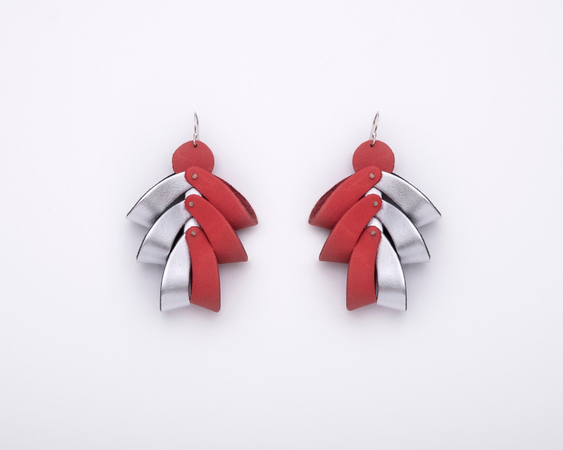 Große Statement Lederohrringe, Valentinstag Wahl, Pinecone Ohrringe, Auffälliger Lederschmuck, Einzigartiges Kunstgeschenk Große Statement Lederohrringe, Valentinstag Wahl, Pinecone Ohrringe, Auffälliger Lederschmuck, Einzigartiges Kunstgeschenk von SkinOnSkinLeatherArt