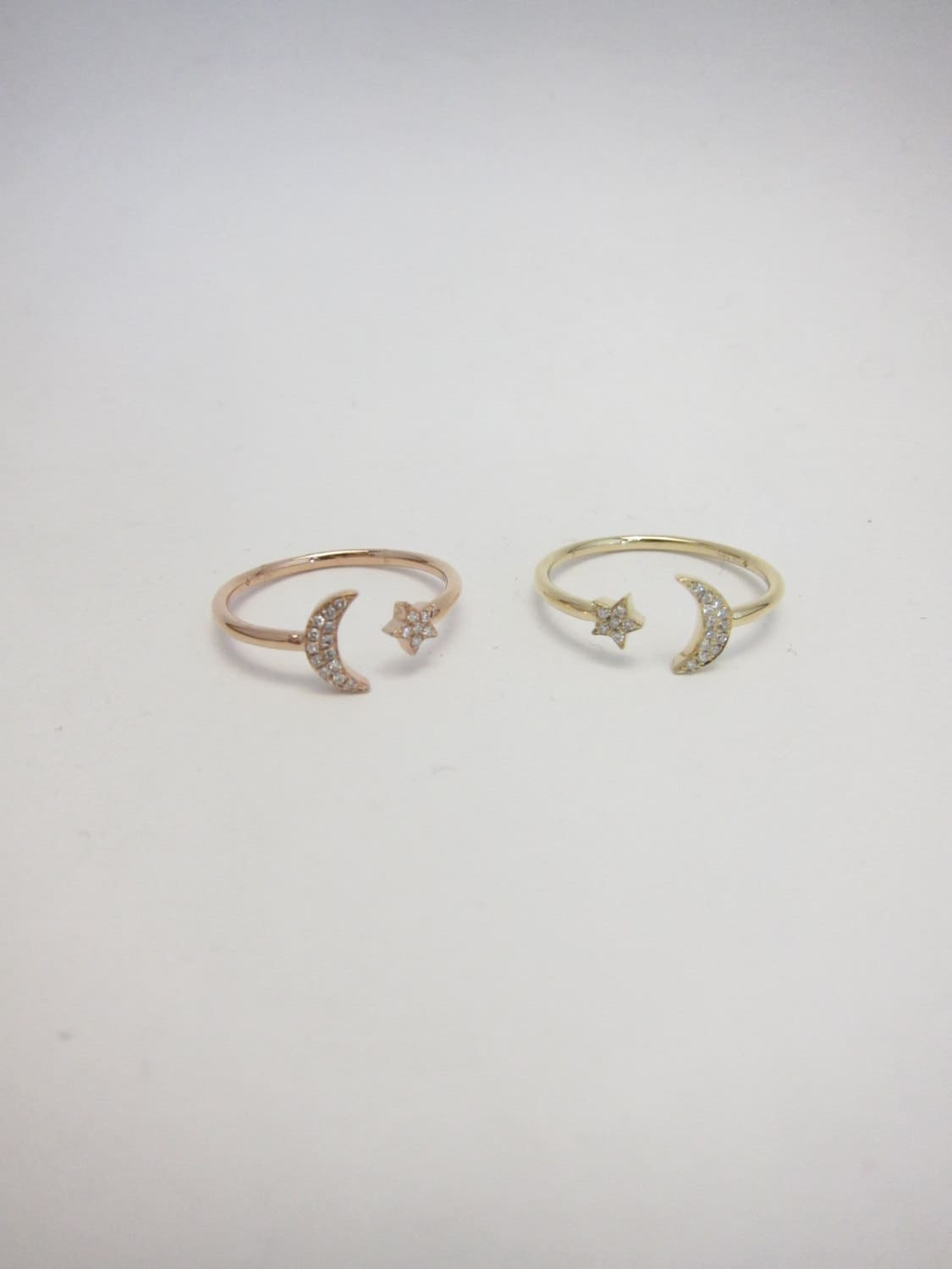 Mini Mond Und Stern Diamant Ring - 14K Gelb, Weiß, Roségold Midi Pinky Naturdiamanten Mini Mond Und Stern Diamant Ring - 14K Gelb, Weiß, Roségold Midi Pinky Naturdiamanten von SkinnyBling
