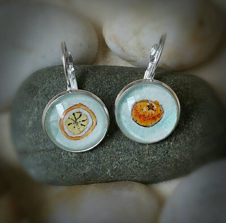 Orangen-Ohrringe. Orange Frucht Ohrring, Von Hand Bemalt in Aquarell, Silberfarbene Ohrringe. Tragbare Kunst, Spaß Ohrringe Geschenk Für Sie Orangen-Ohrringe. Orange Frucht Ohrring, Von Hand Bemalt in Aquarell, Silberfarbene Ohrringe. Tragbare Kunst, Spaß Ohrringe Geschenk Für Sie von SkipperBay