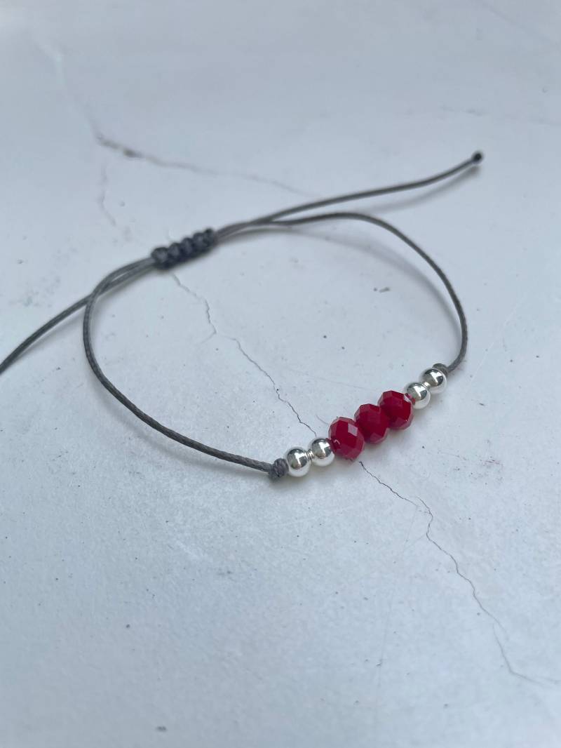 Makramee Armband Graubraun Silberperlen Silber 925 Kristall Glas Rot Boho Schlicht Accessoires Macramee Damen Herren von SkizzyStuff