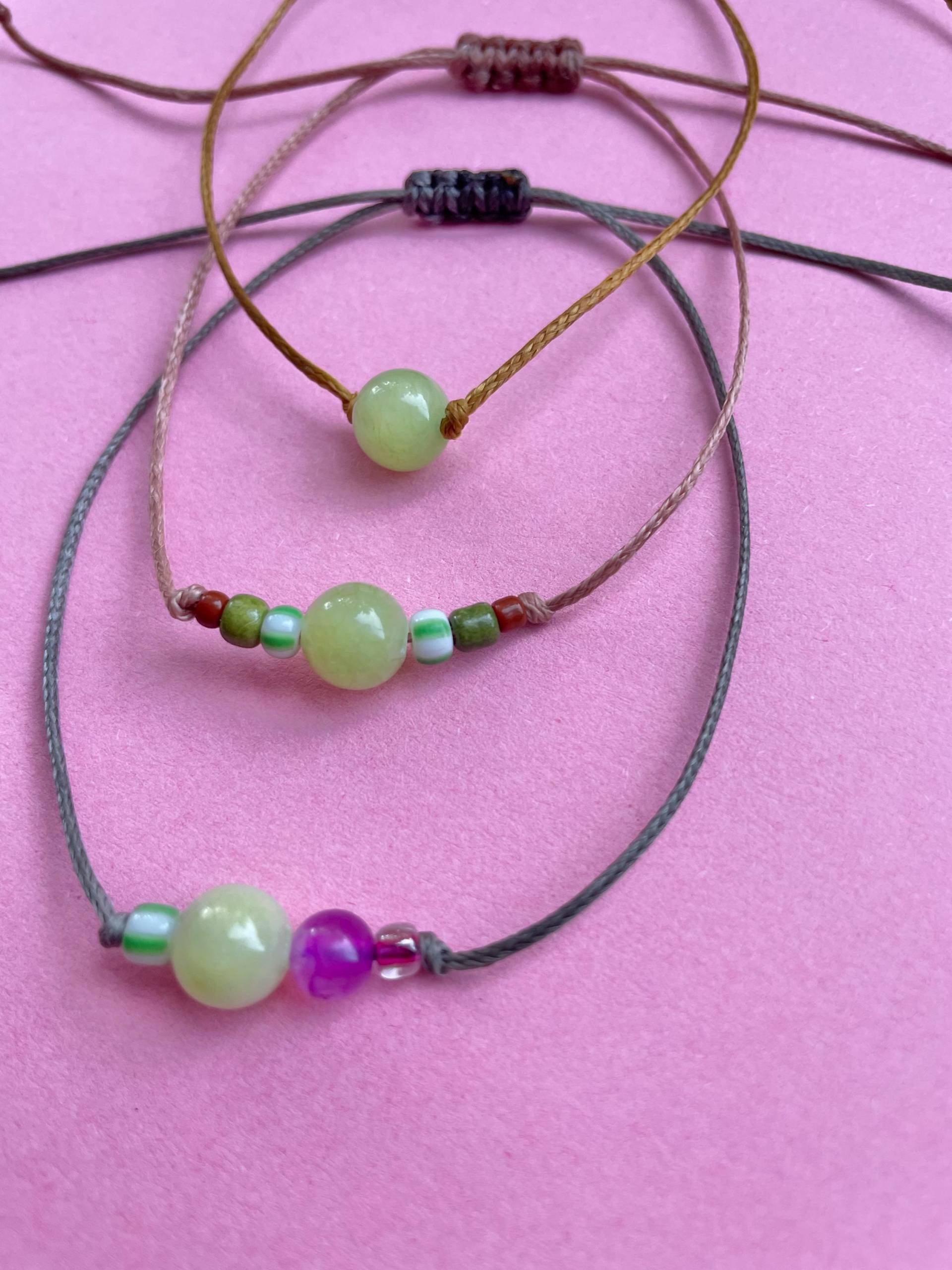 Zartes Makramee Armband 1 Stück Rocailles Glasperlen Grüne Jade Wähle Deine Farbe Accessoires Schmuck Damen Herren Verstellbar Geschenk Zartes Makramee Armband 1 Stück Rocailles Glasperlen Grüne Jade Wähle Deine Farbe Accessoires Schmuck Damen Herren Verstellbar Geschenk von SkizzyStuff