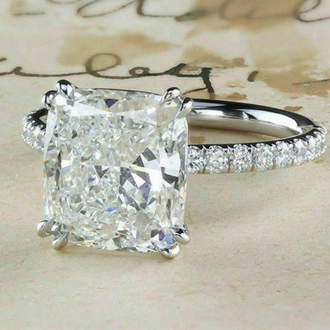 Cushion Cut Moissanite Verlobungsring Diamant Jahrestag Ring Jubiläumsgeschenk Versprechen Für Sie 14K Weißgold Ehering Frau von SkjewelleryStudio