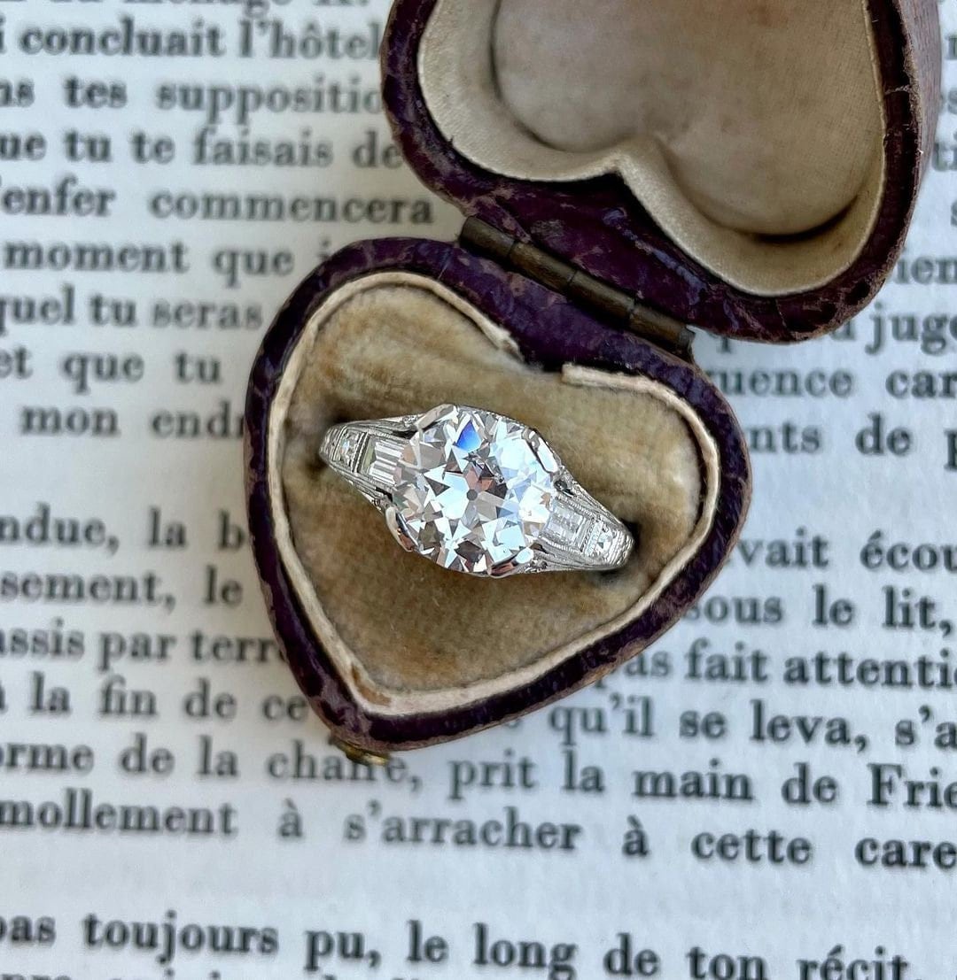 Vintage Art Deco Ehering Rundschliff Moissanite Verlobungsring 14K Weißgold Jahrestag Ring Jahrestagsgeschenk Für Sie Versprechen von SkjewelleryStudio