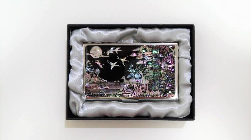 Visitenkartenetui Aus Perlmutt Deer Pine Tree Design Edelstahl von Skodesigned