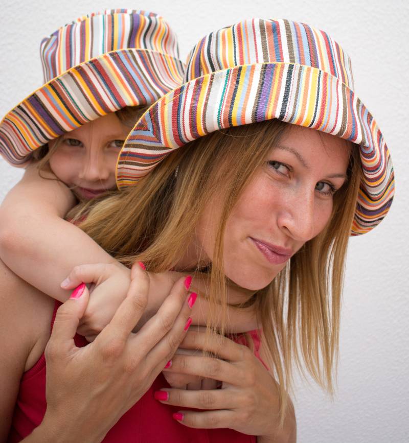 Mutter Und Tochter Farbiger Leinenhut Bestes Handgemachtes Geschenk Für Mama Mich Passende Sommerhüte Mädchen Baumwolle Farbige Streifen Sommerhut von SkokSkokStore