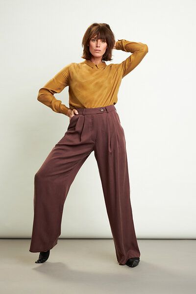 Skrabak Damen Bundfaltenhose aus Lyocell Twill "Vic" in rotbraun Skrabak Damen Bundfaltenhose aus Lyocell Twill "Vic" in rotbraun von Skrabak