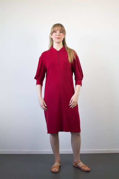 Skrabak Kleid Leni aus Modal Micro Jersey in dunkelrot von Skrabak
