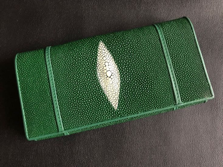Genuine Stingray Wallet in Red - Echter Rochenleder Geldbeutel von SkullEdition