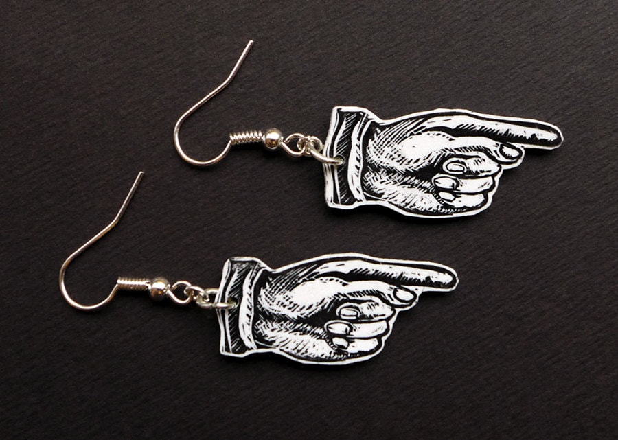 Zeigefinger Ohrringe - Schmuck Der Zeigenden Hand, Manicule Ohrringe, Ungewöhnliches Geschenk, Handgefertigt in Großbritannien Zeigefinger Ohrringe - Schmuck Der Zeigenden Hand, Manicule Ohrringe, Ungewöhnliches Geschenk, Handgefertigt in Großbritannien von Skullbag